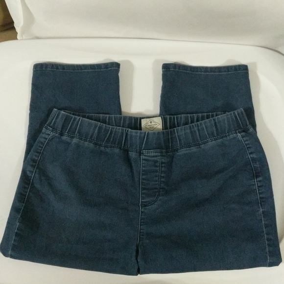 St John's Bay Dark Wash Pull On Elastic Waist Capri - size 28 - Picture 1 of 5